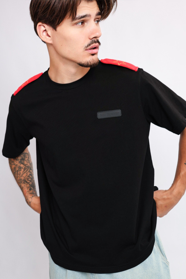 Футболка с погонами черная