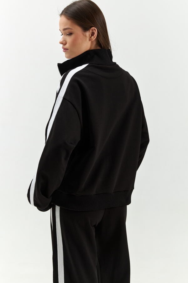 Костюм с лампасами