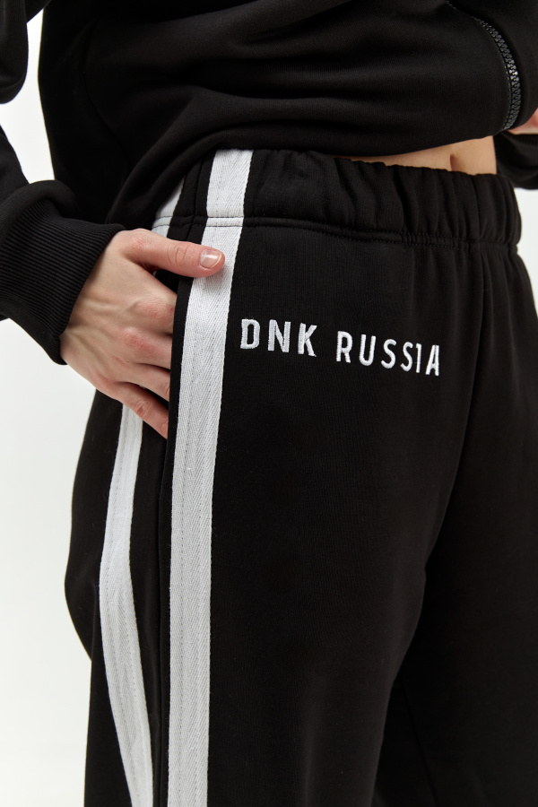 Костюм с лампасами