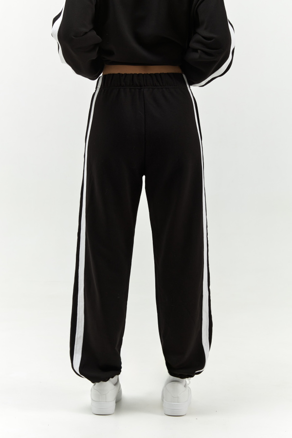 Костюм с лампасами