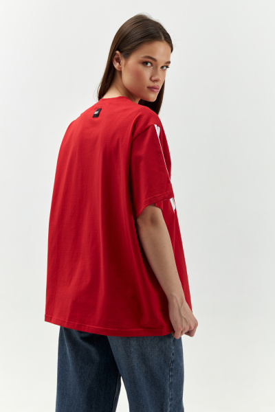 Футболка с принтом красная