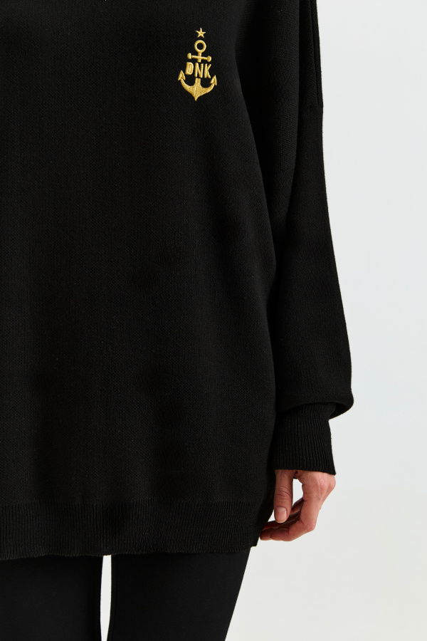 Свитер с погонами